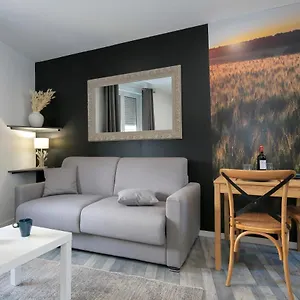 Les Champs, T2 Hypercentre Chic Et Cosy Wifi Par Sovalfi , Saint-Etienne (Loire) France